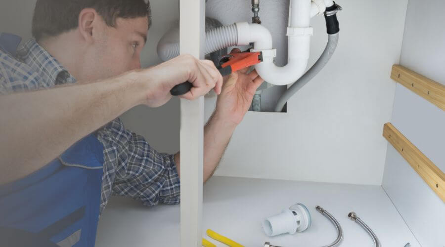 Local water heater installation in McDavid, FL